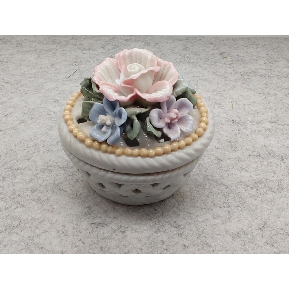Vintage Lattice Trinket Basket With Floral Lid – Porcelain Keepsake Box